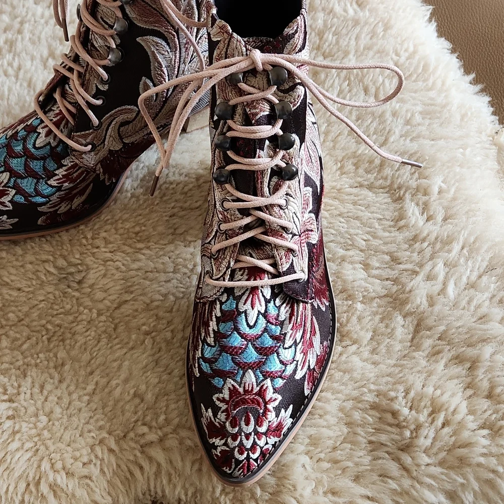 Fabulous NWOT Floral Tapestry Lace Up Cowgirl Western Boho Ankle Boots π’ π€π - Picture 4 of 16